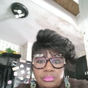 Meet your Posher, Debra